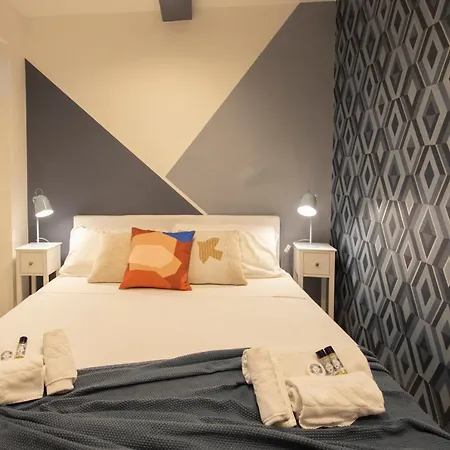 Nina - Tiny In Trastevere *